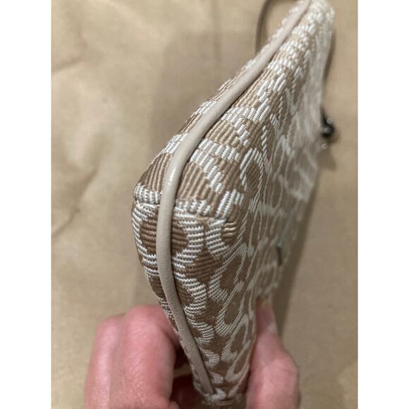 COACH SMALL TAN, IVORY SIGNATURE PRINT CANVAS WRISTLET - Picture 4 of 7